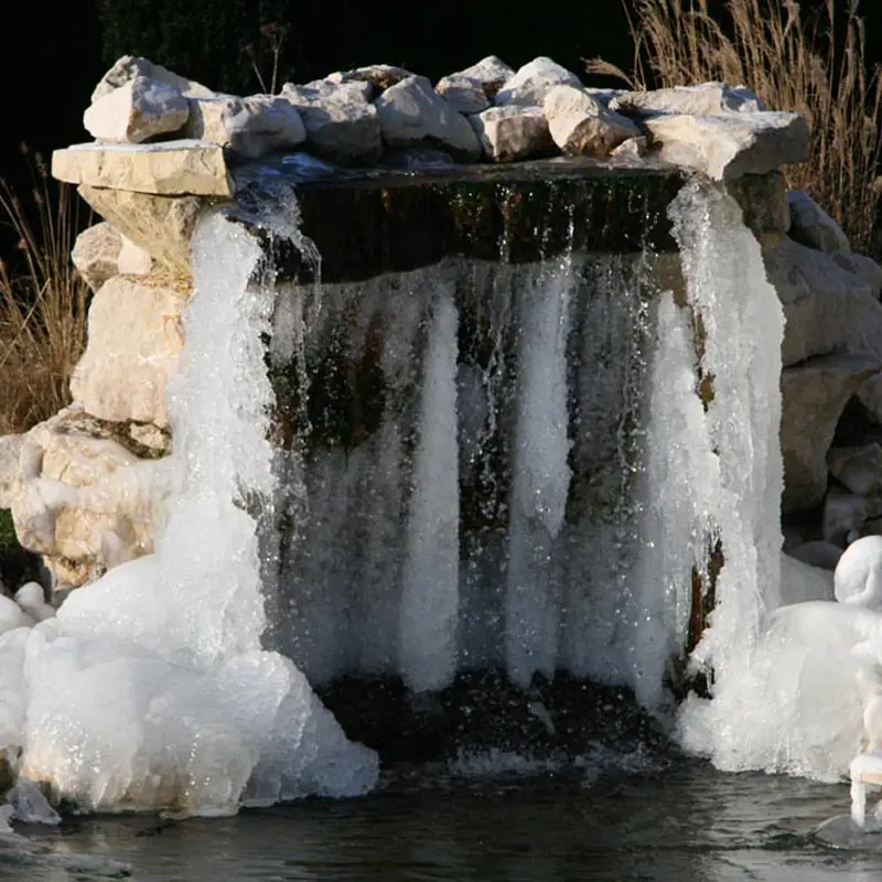 Cascade pierre en hiver