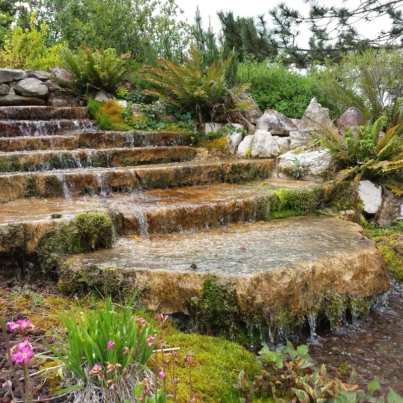 Cascade pierre naturelle etagee