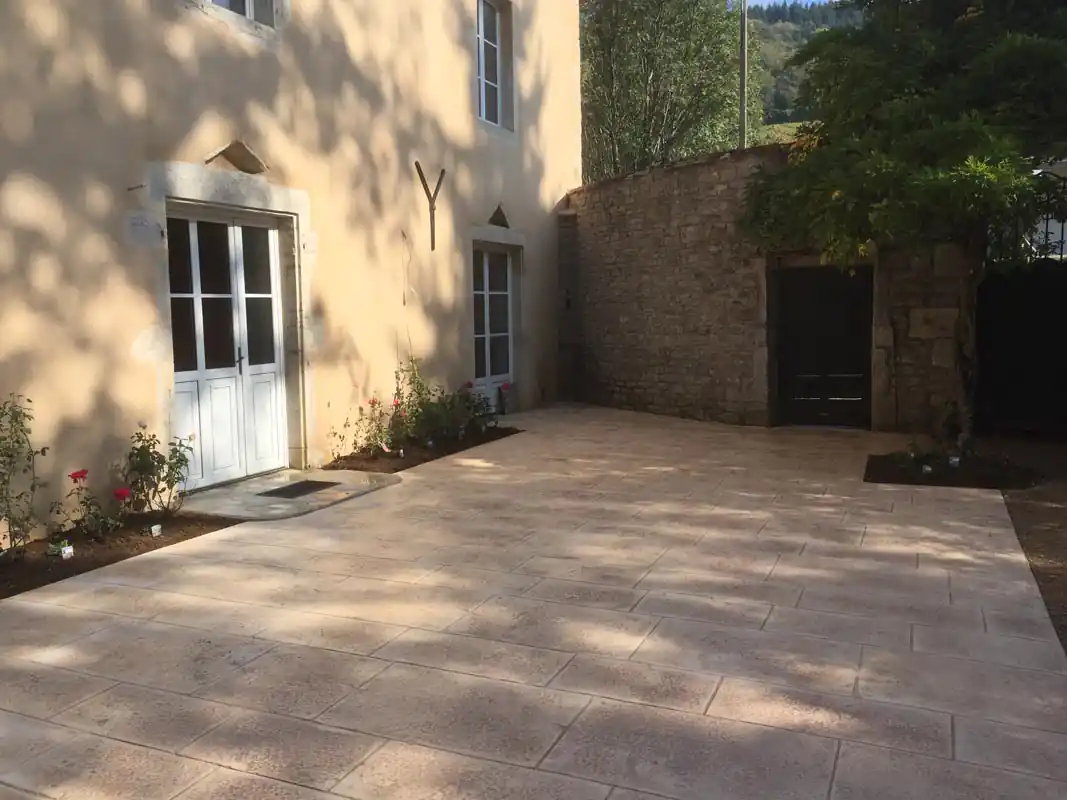 Terrasse en béton empreinte