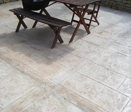 Béton empreinte dalles de Bourgogne et bois