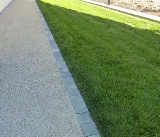 Béton désactivé et gazon