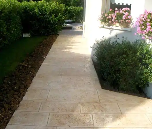 Allée en béton empreinte