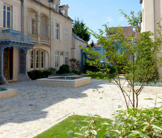 Un aménagement de jardin et la cour, photo 14