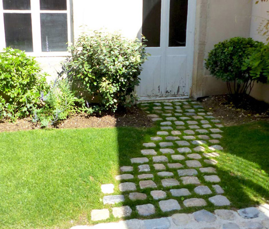 Un aménagement de jardin et la cour, photo 16