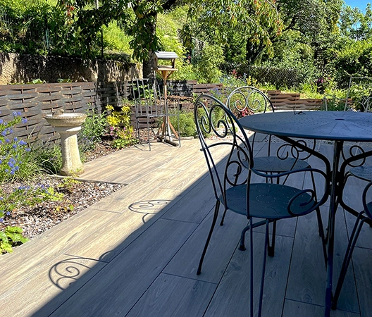 terrasse grès cérame bois et gravier blanc 27