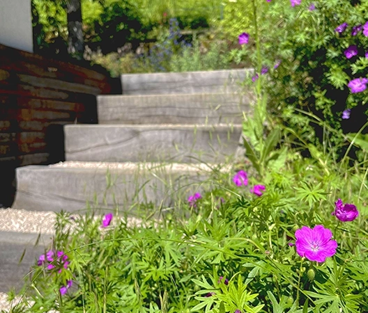touche florale sur escalier 31