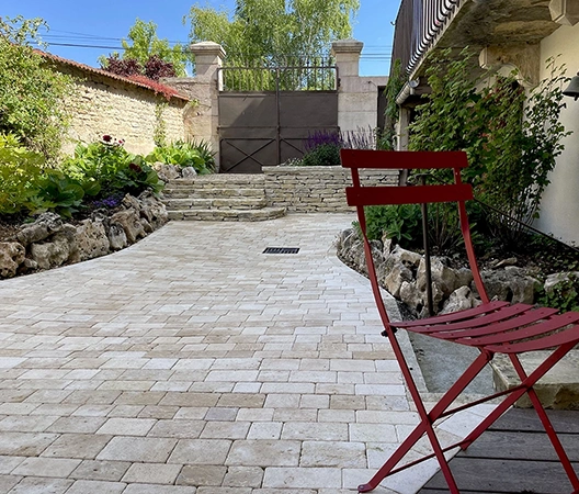 pavés de bourgogne et enrochement bas