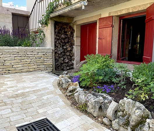 paves et muret pierre de bourgogne