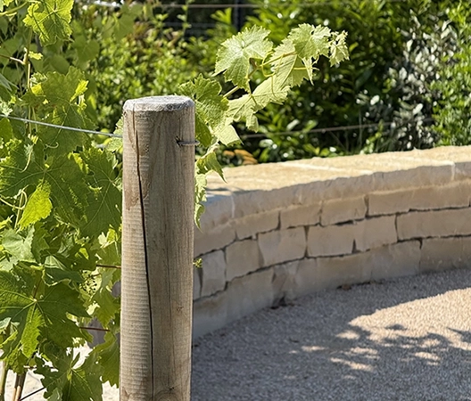Muret de soutainement en parement de pierre naturelle