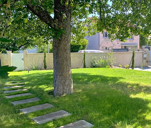 pas japonais sur gazon