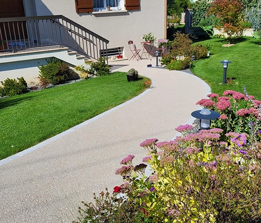 Acces PMR en beton desactive