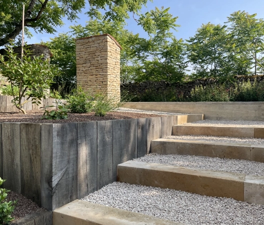 Retenue traverses bois