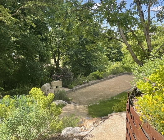 Vue sur terrain de pétanque