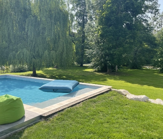 Integration piscine semi enterree