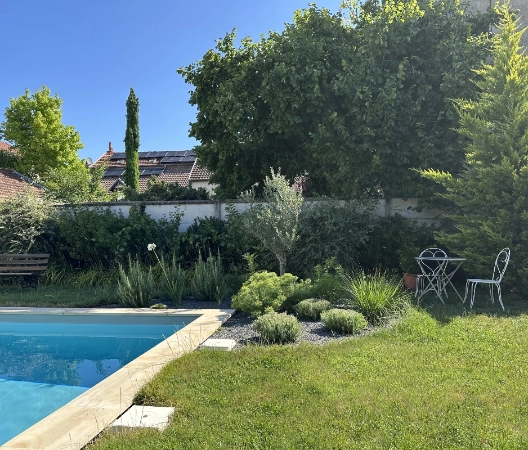 massif en coin de piscine